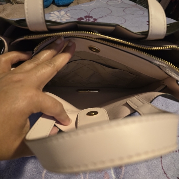 Michael kors satchel - Picture 5 of 9